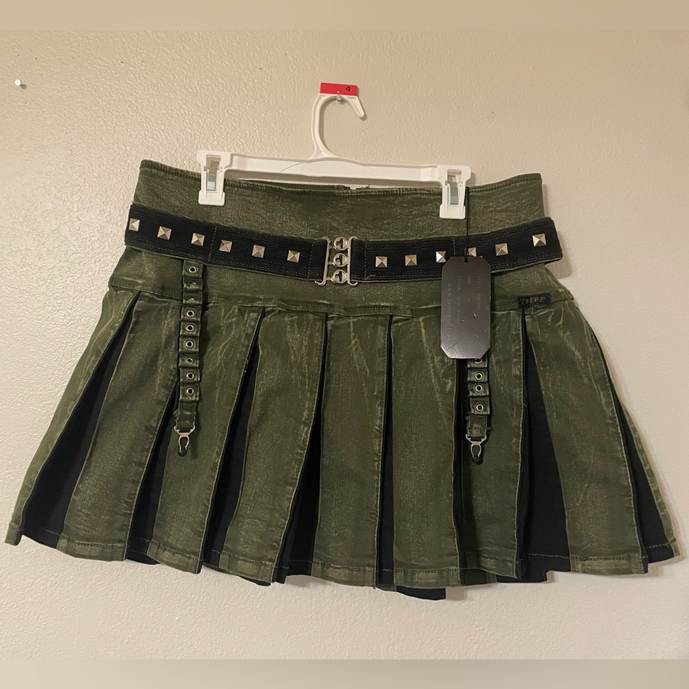 (Tripp NYC) PLUS PEACE PLEATED SKIRT - GREEN